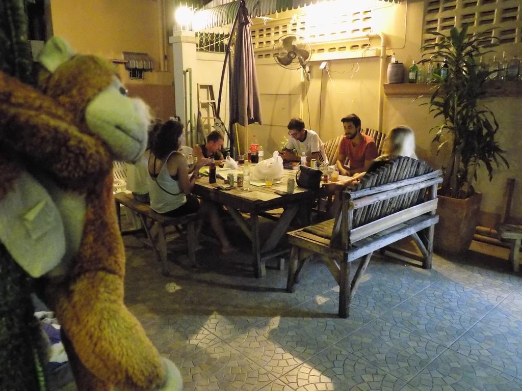 The Oasis Hostel (Adults Only) Bangkok Exterior foto